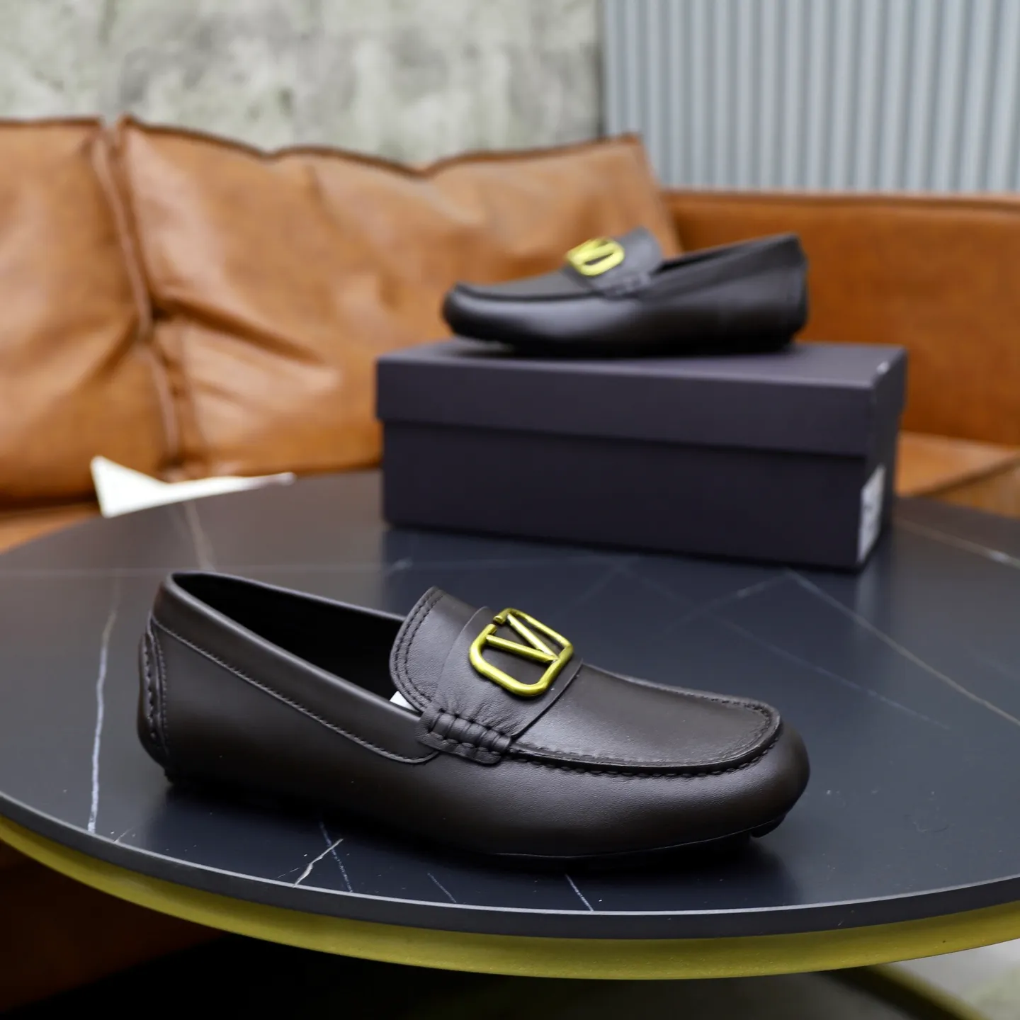 Men's shoes: 640💰VALENTINO, made of imported cowhide with imported water-dyed cow lining, iconic hardware and iconic wear-resistant outsole. 38-45 (customized at 45) VALENTINO packaging All orders enjoy the brand’s iconic product packaging